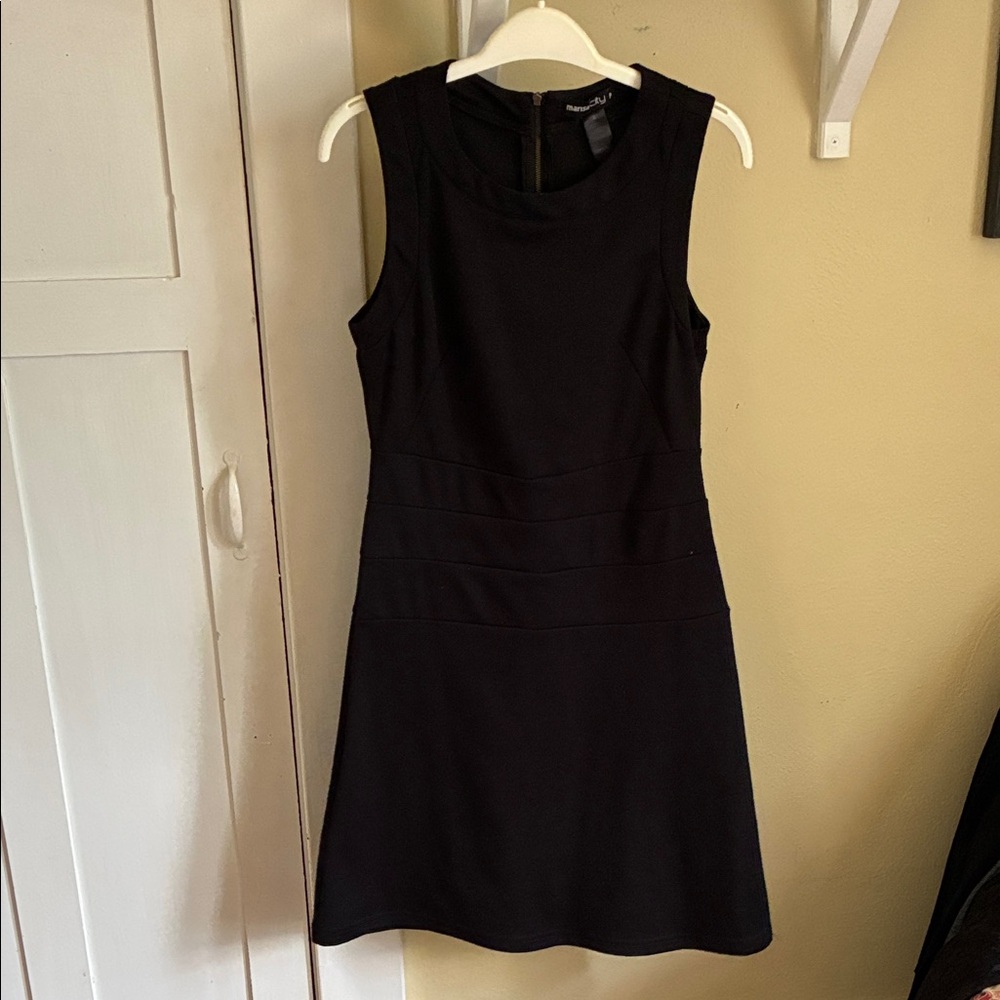 Elegant Black Sleeveless Midi Dress